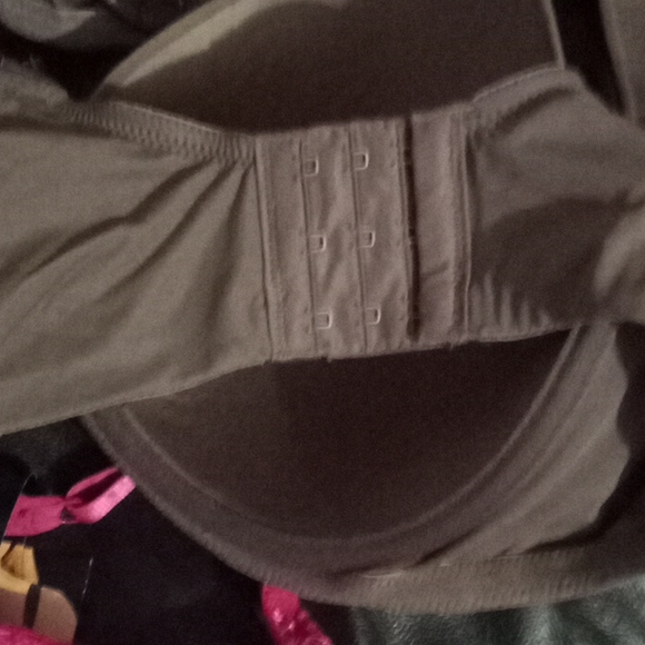 Delta Burke & EllenTracy Bras 40/DD 42/DD - Picture 8 of 8